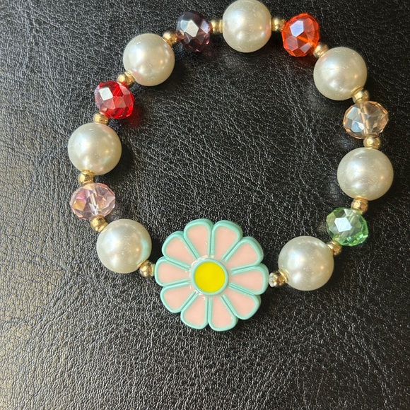 Handmade Jewelry - Colorful Beaded pearl bracelet with Flower Charm
